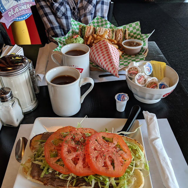 Sous Marin Steak Et Club Sandwich