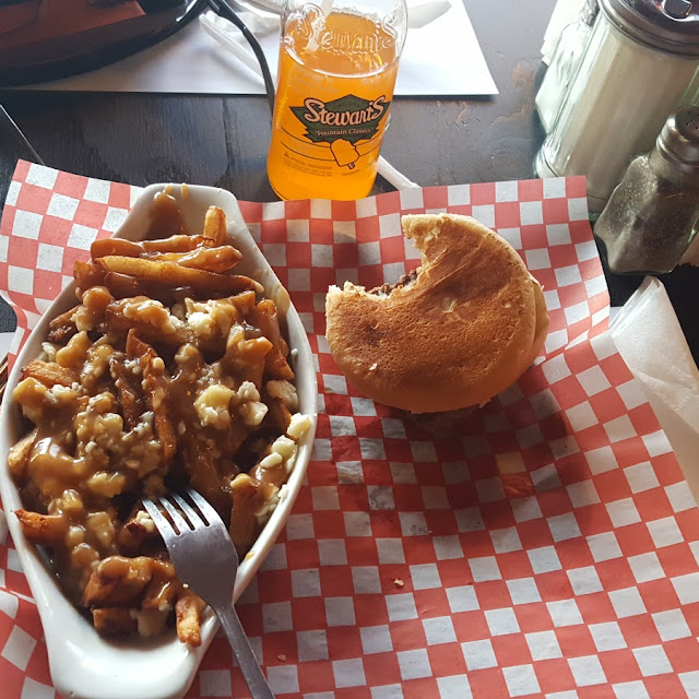 Poutine Et Hamburger