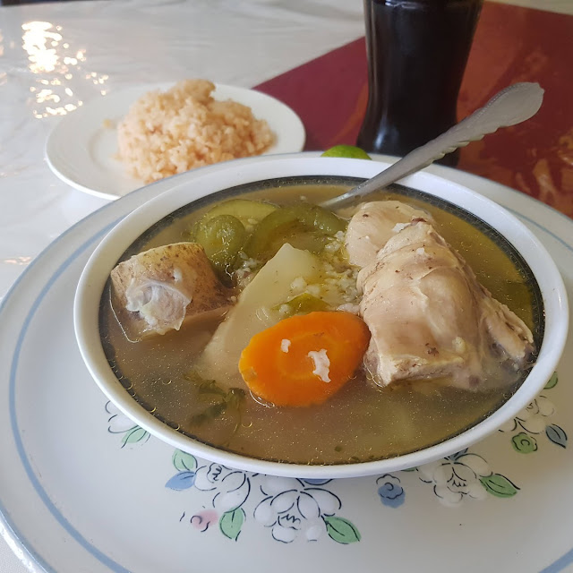 Caldo de Pollo
