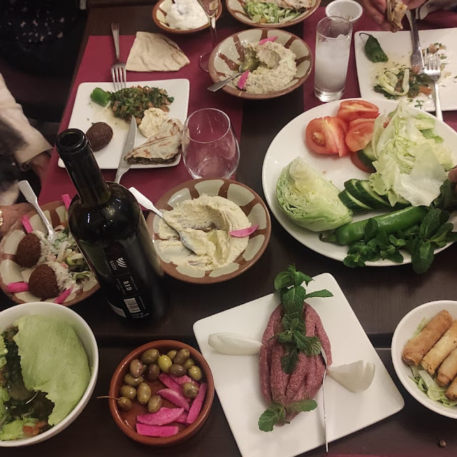 Mezze Complet Avec Ici Hummus Mutabbal Falafel Kebbe Naye