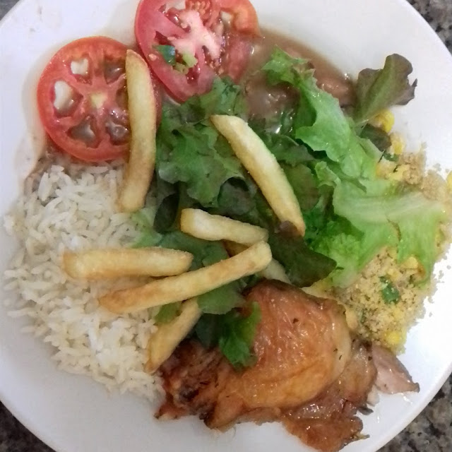 Frango Assado Farofa E Salada