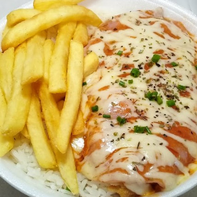 Parmegiana de Frango Com Fritas