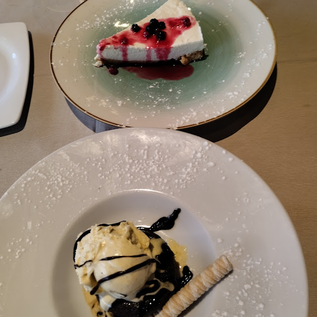Volcán de Chocolate Con Helado de Vainilla Y Tarta de Queso