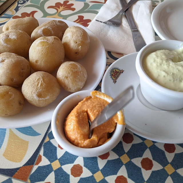 Papas Arrugás Con Mojo Y Alioli