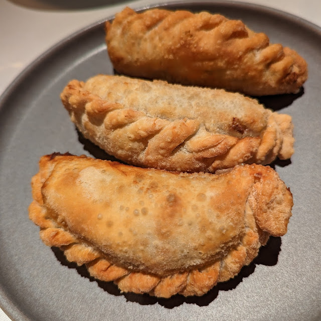 Empanada de Vacío A la Brasa Cortada A Cuchillo