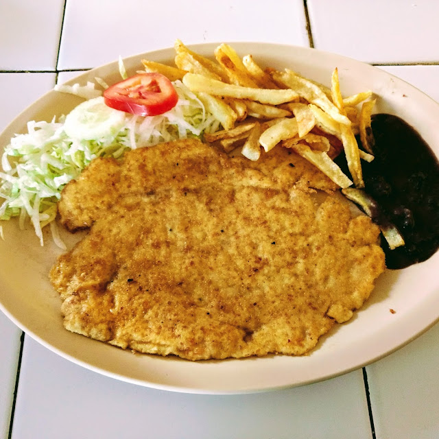 Pechuga Empanizada Con Papas Fritas