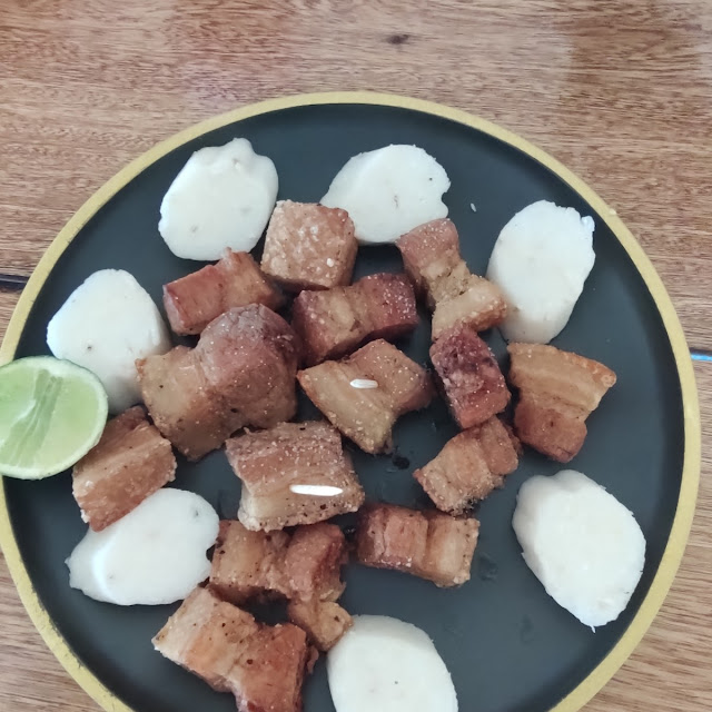 Chicharrón Con Bollo