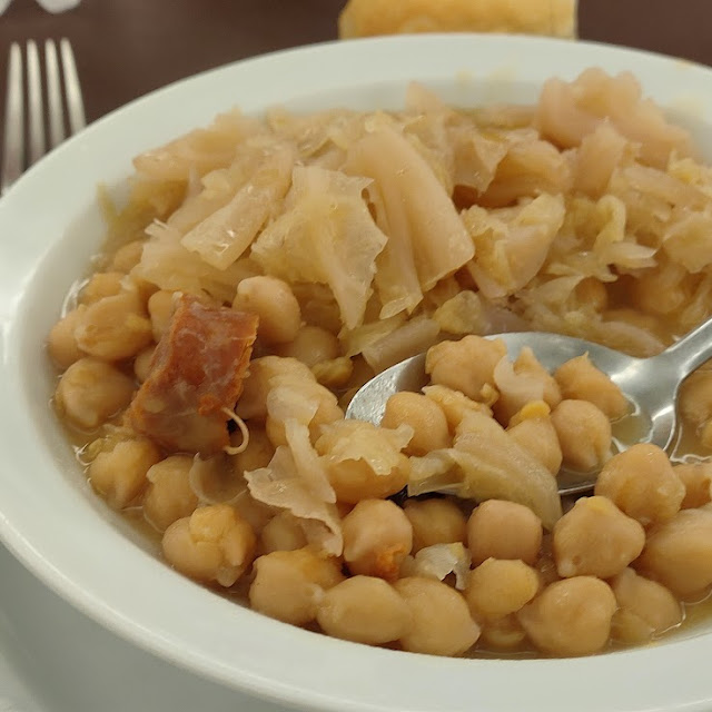 Garbanzos Con Berza