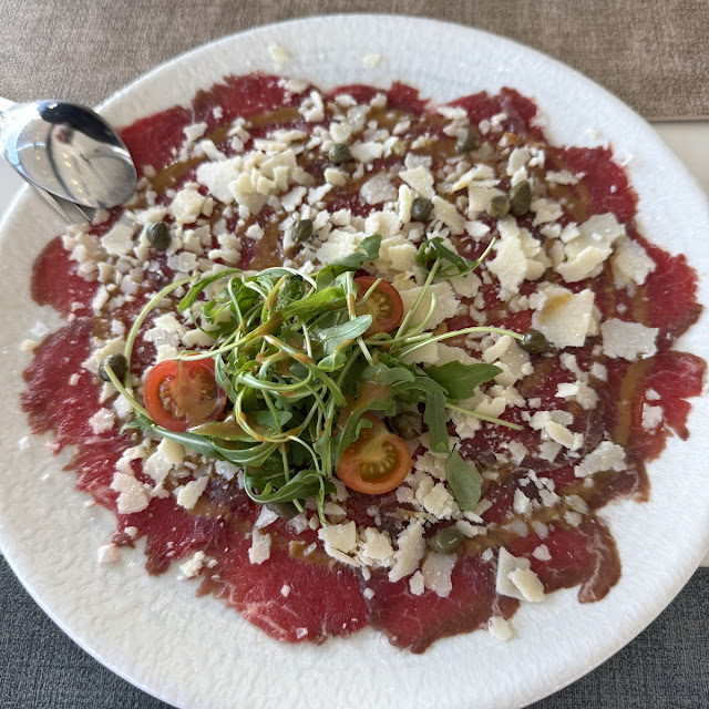 Carpaccio de Ternera Con Parmesano Y Alcaparras