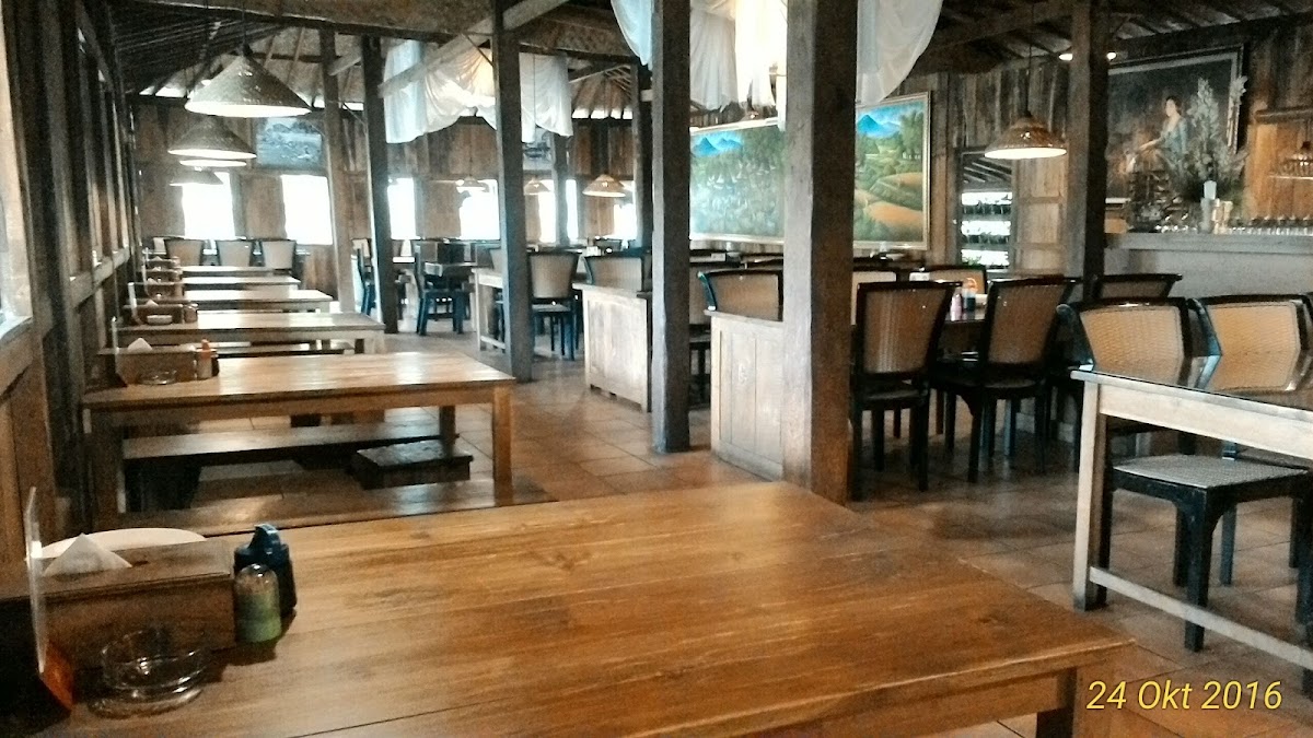 Resto Nasi Timbel Floating Market Lembang