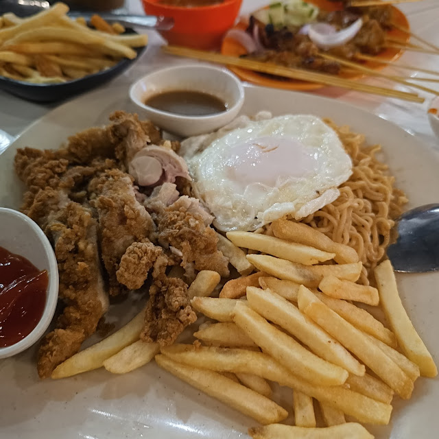 Indomee with Chicken Chop