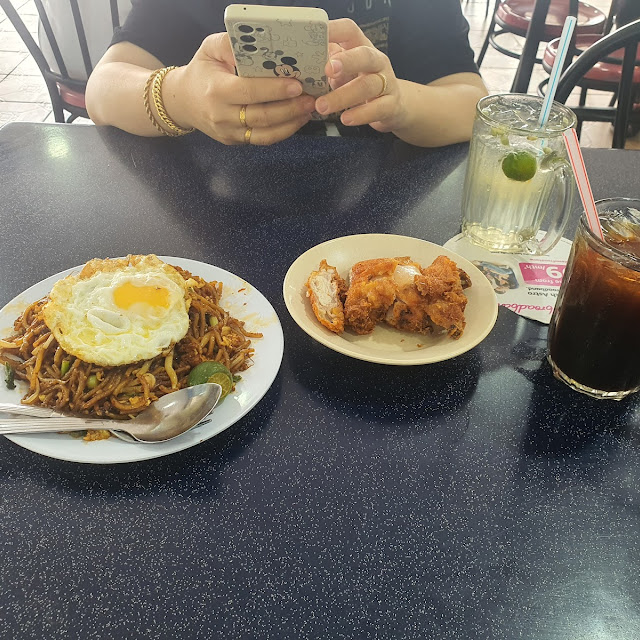 Mee Goreng Mamak & Ayam Goreng