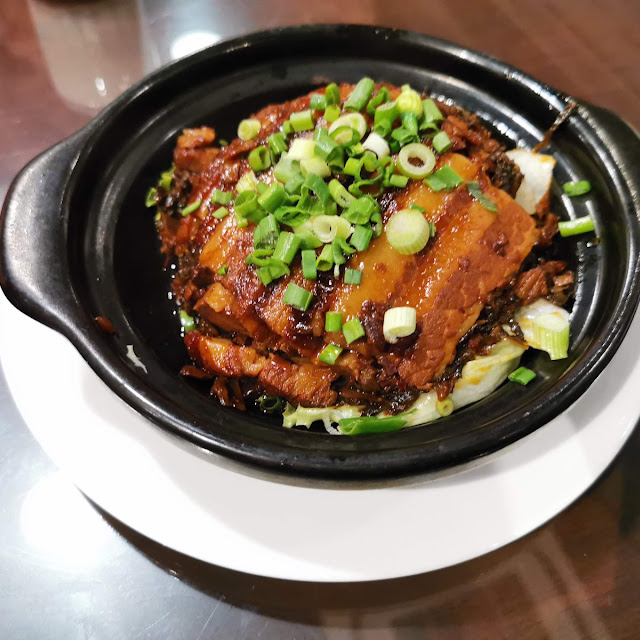 Claypot Pork Knuckles