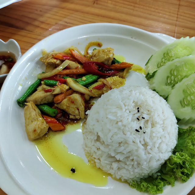 Nasi Ayam Goreng Kunyit