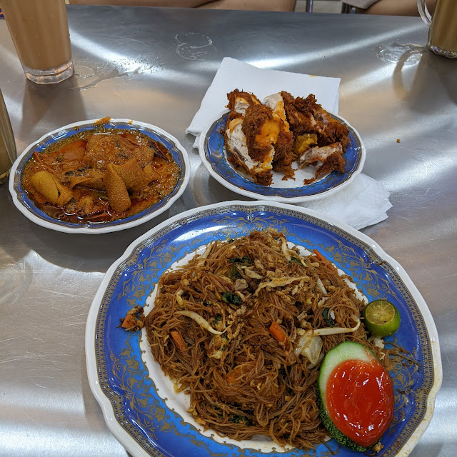 Kari Perut Bihun Goreng Ayam Goreng