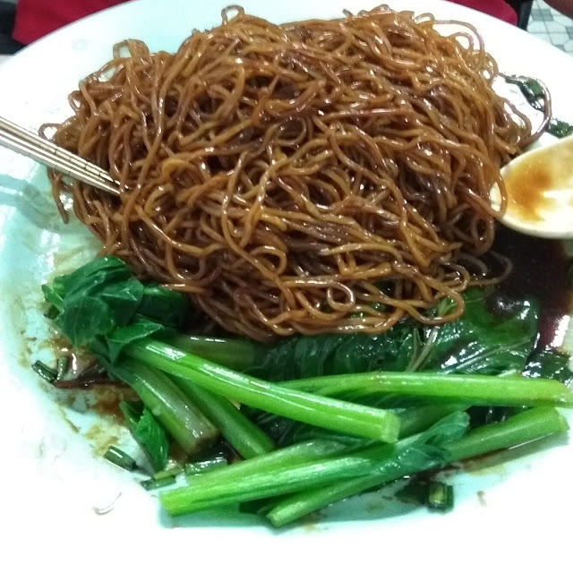Dry Noodles with Braised Pork Trotters