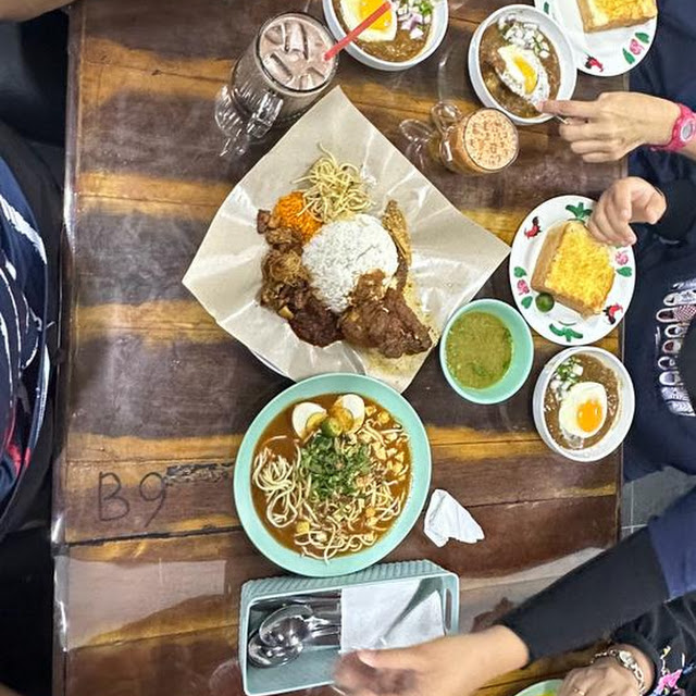 Kacang Pool with Bread Mee Rebus Nasi Ambeng Lontong and Roti