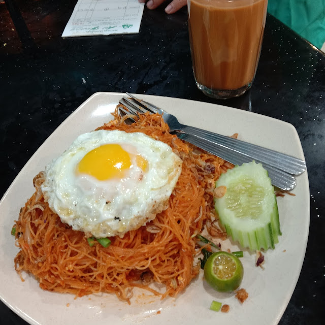 Mee Hoon Goreng Telor Mata