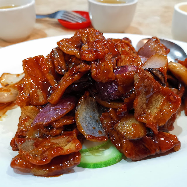 crispy pork belly with homemade sauce 家乡炒花肉