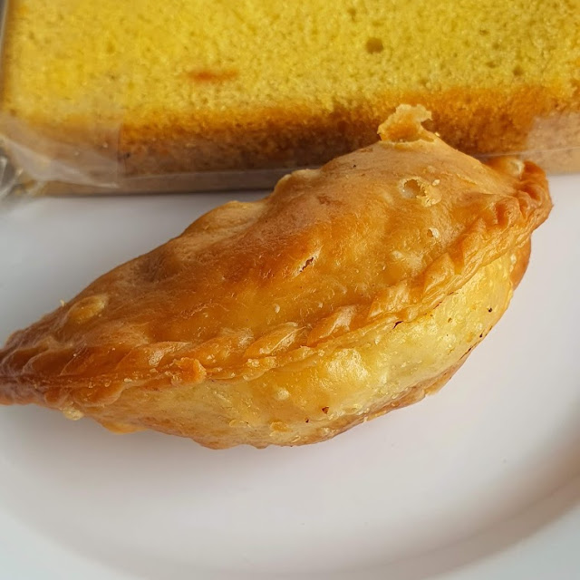 Karipap with Fruits Cake