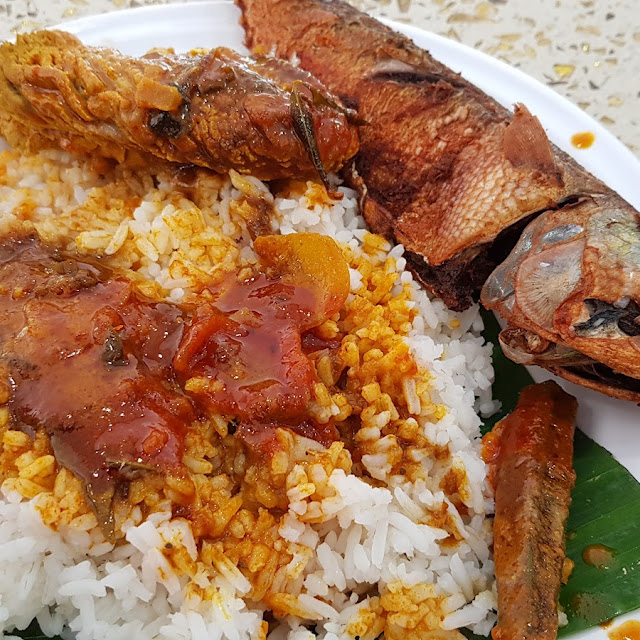 Nasi Kandar Kari Telur Ikan Dan Ikan Goreng