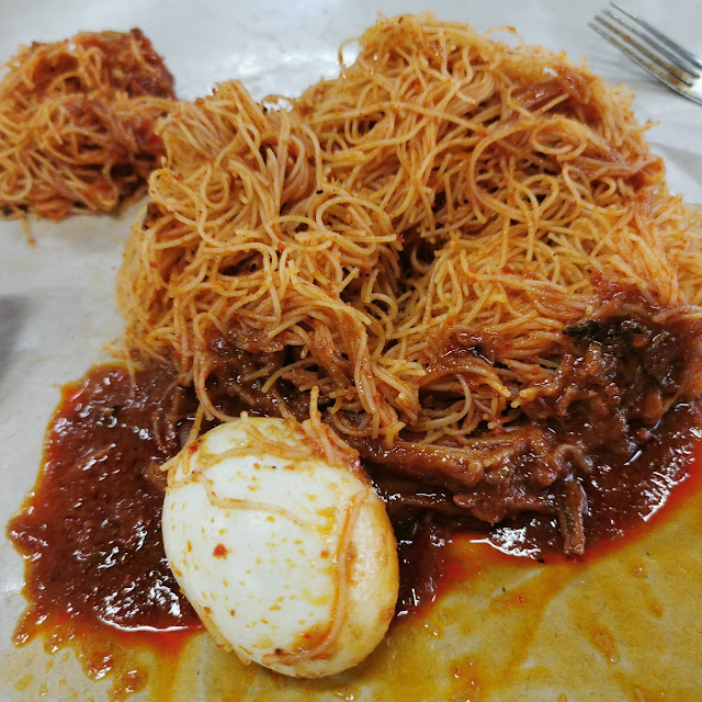 Meehoon Bungkus with Full Egg RM2 50 Only
