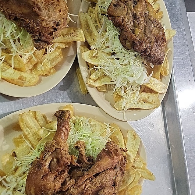 Pollos Con Tajadas