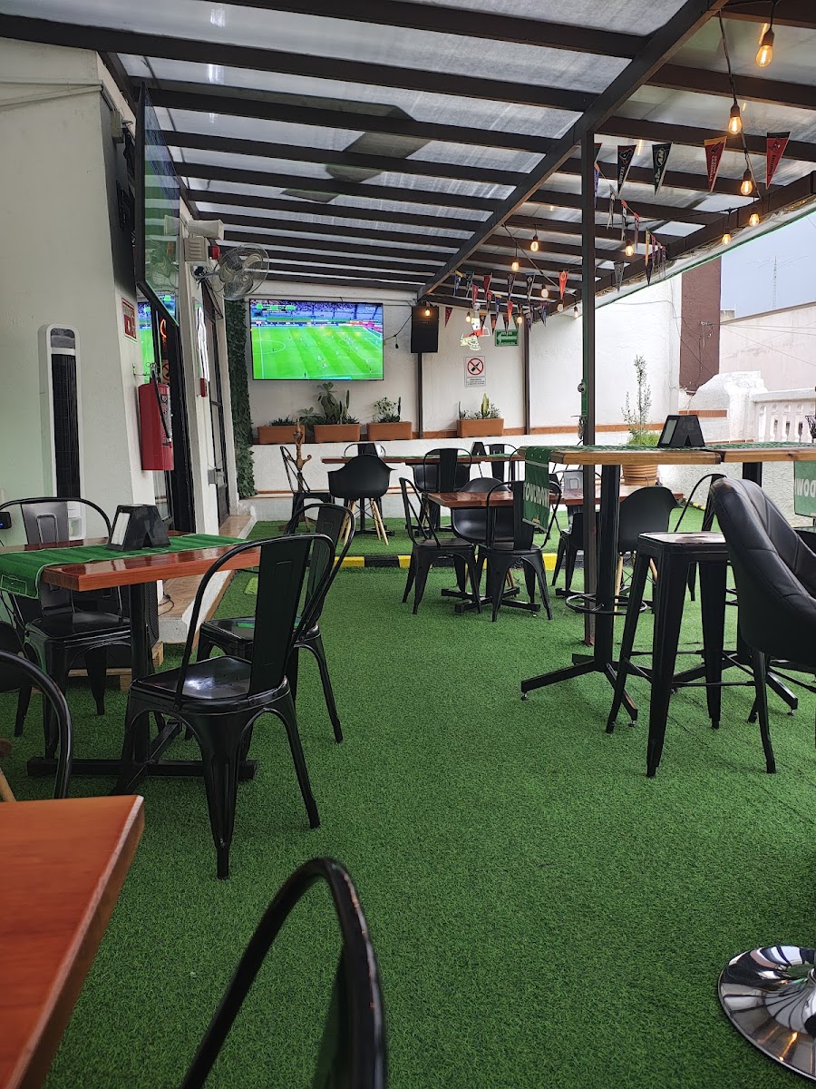 Rino Sport Bar & Grill | Terraza