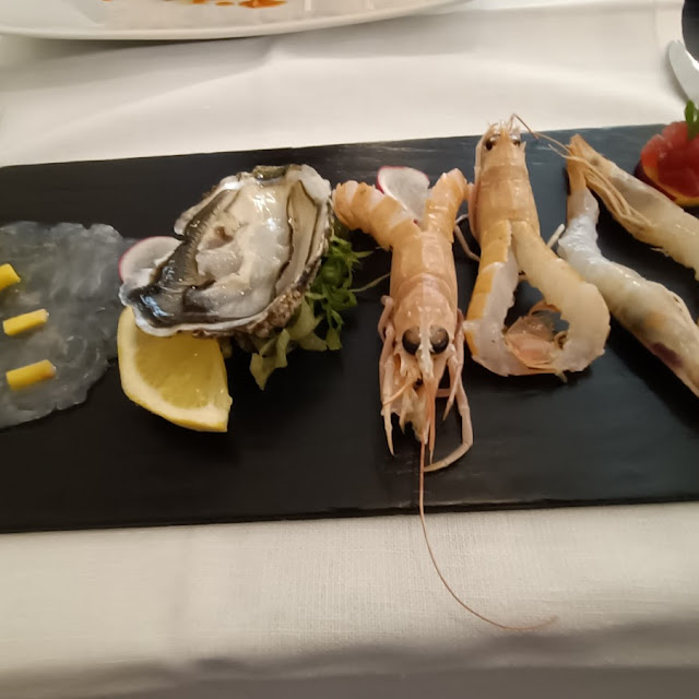 Ostriche Gamberi E Mazzancolle Al Crudo