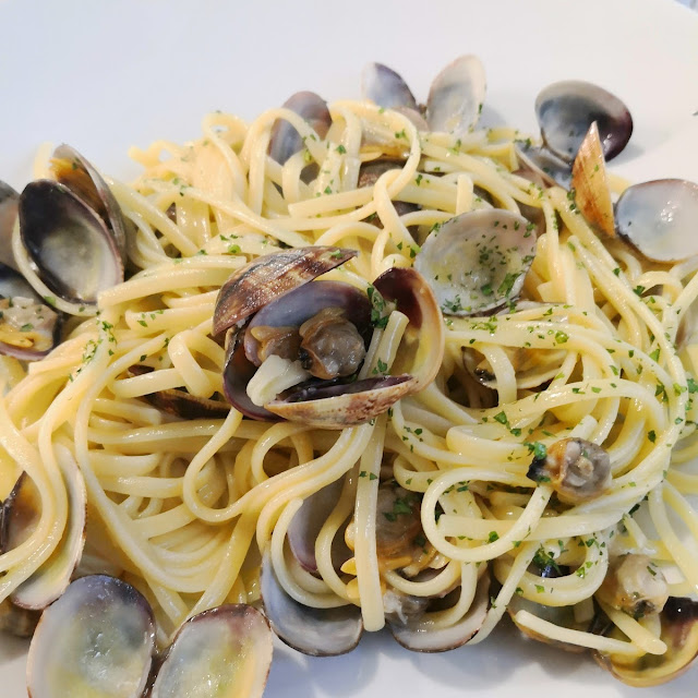 Linguine with Clam Sous