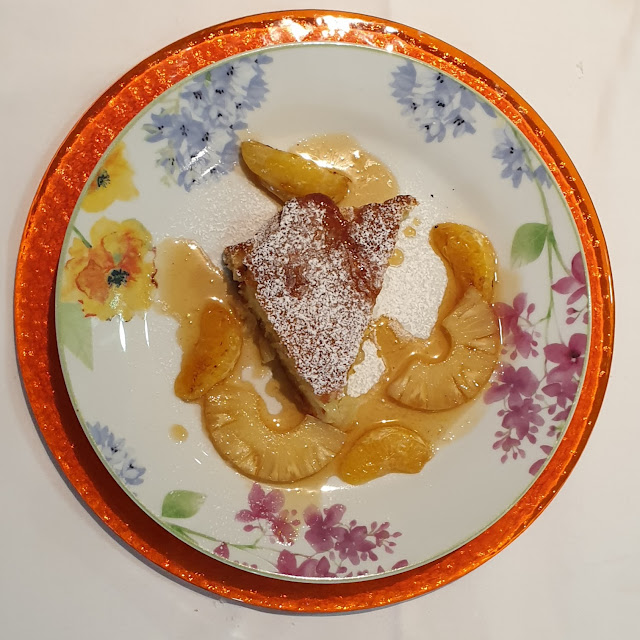Torta All'ananas Con Pezzi Di Frutta E Caramellato