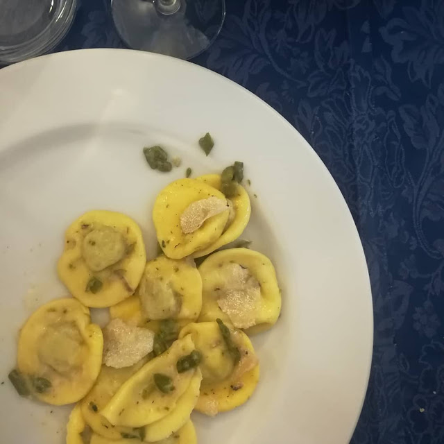 Tortelloni Di Asparagi E Tartufo Bianco