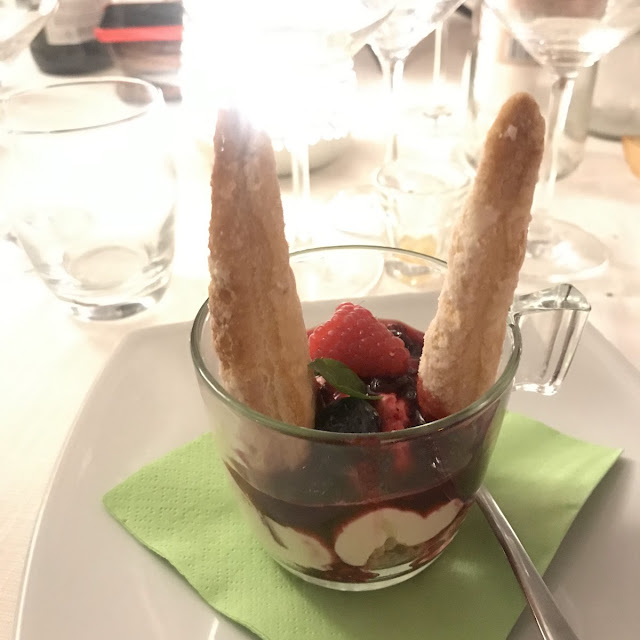 Coppa Di Crema Chantilly Con Frutti Di Bosco