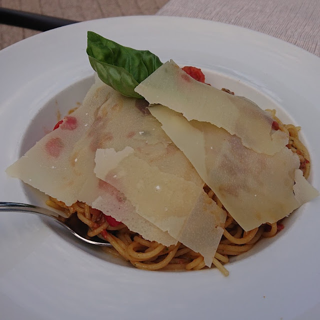 Spaghetti with Tomato and Parmesan Cheese