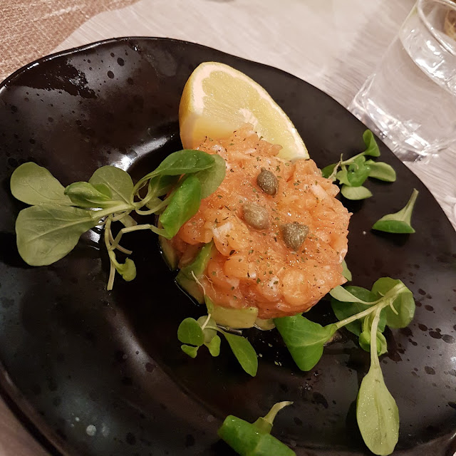 Tartare Di Salmone Con Avocado