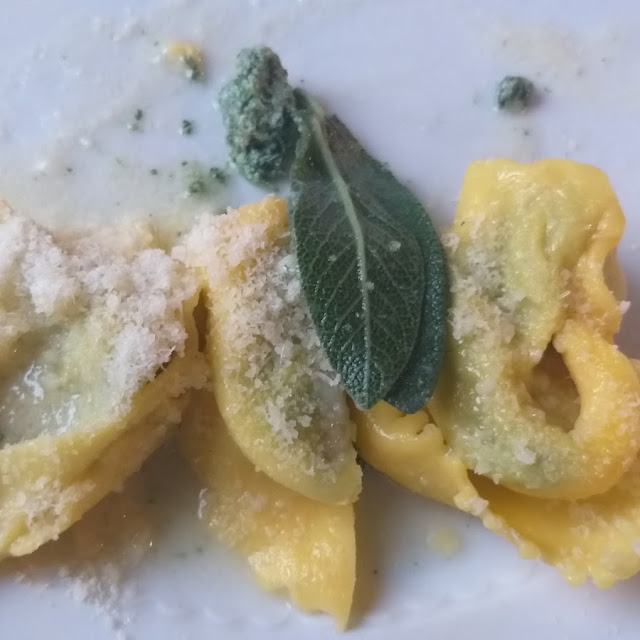 Tortelloni Ricotta E Ortica Al Burro E Salvia