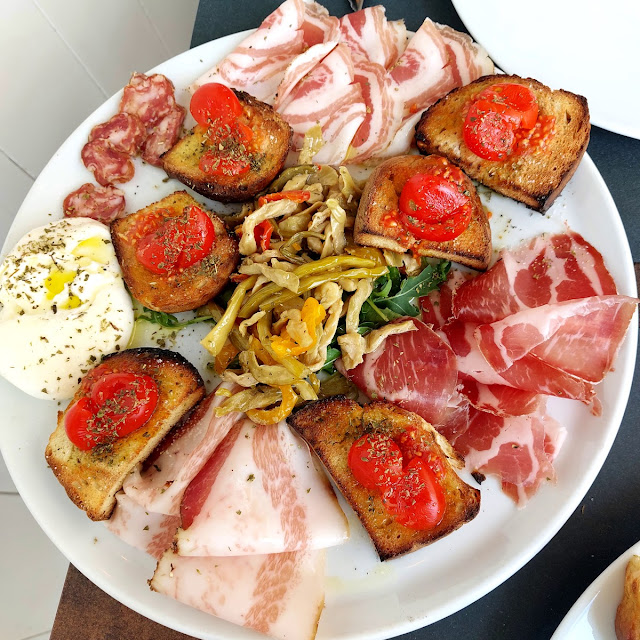 Bruschette Sfiziose Con Assaggini Pugliesi