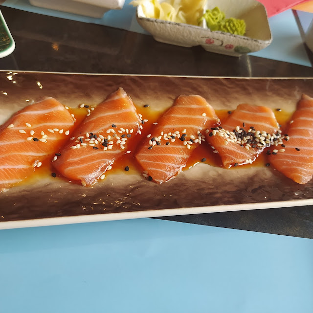 Carpaccio Di Salmone Con Semi Di Sesamo E Papavero