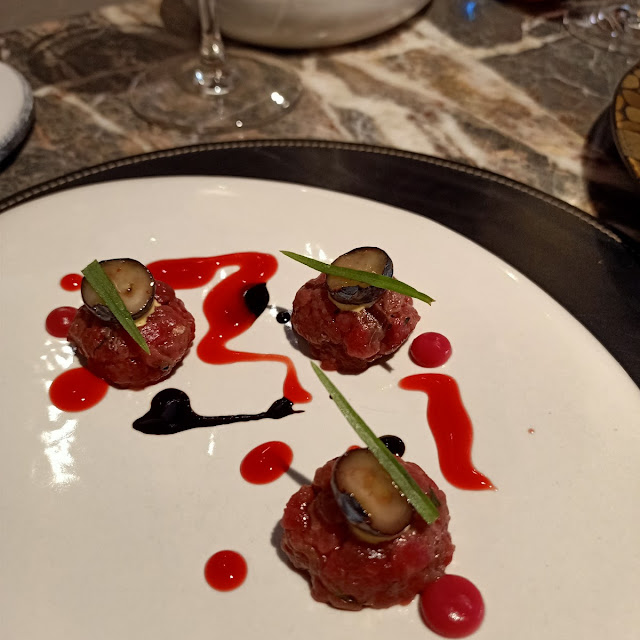 Tartare Di Cavallo Con Frutti Rossi
