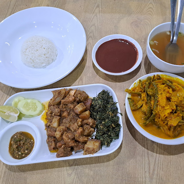 Saksang Porsi Besar Nasi & Ikan Mas Arsik