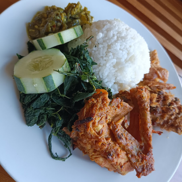 Nasi Rames Telur Dadar