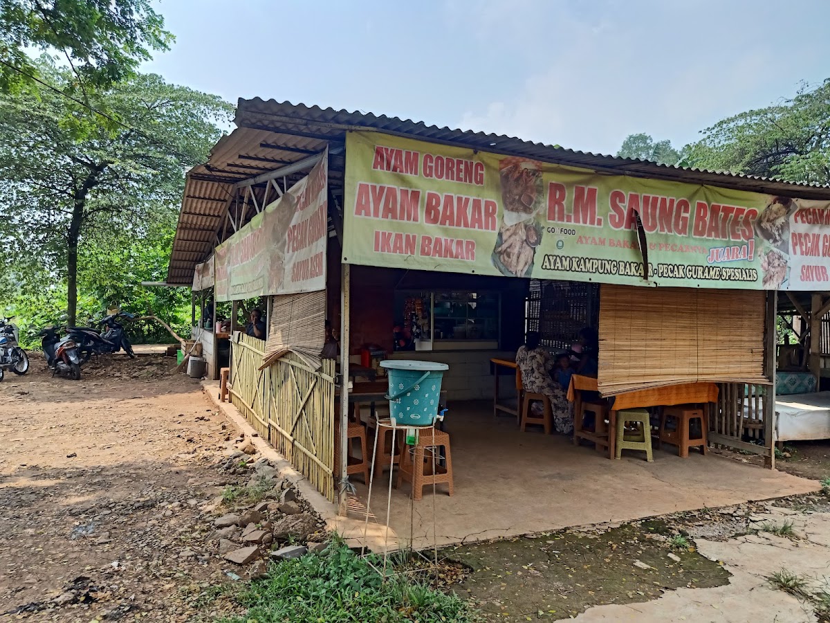 RM. Saung Bates