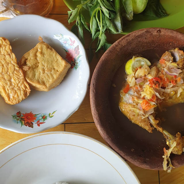 Pecak Ayam Goreng