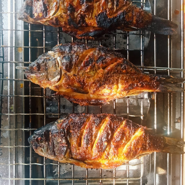 Ikan Mas Bakar Khas Saung Bates