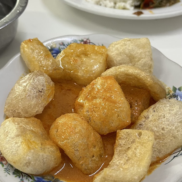 Kerupuk Rambak Siram Kuah Gulai