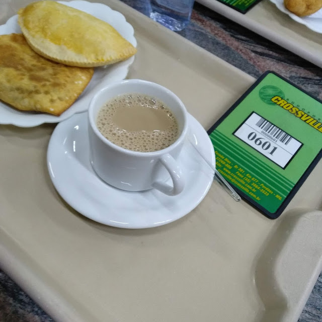 Café Com Leite Pastel Frito Com Carne Moída E Batata