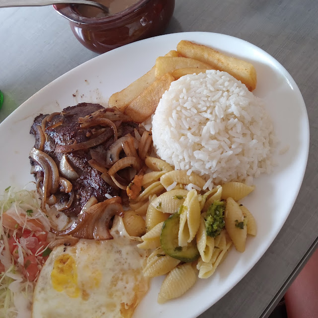 Prato Feito Com Bife Acebolado