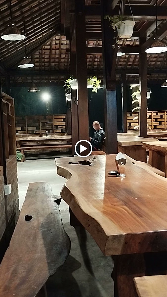 Rumah Makan Sunda Buruan Uyut