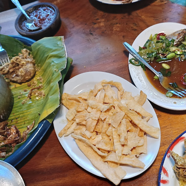 Nasi Liwet Ayam Kremes