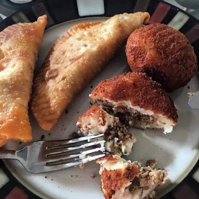 Papas Rellenas Y Empanadas